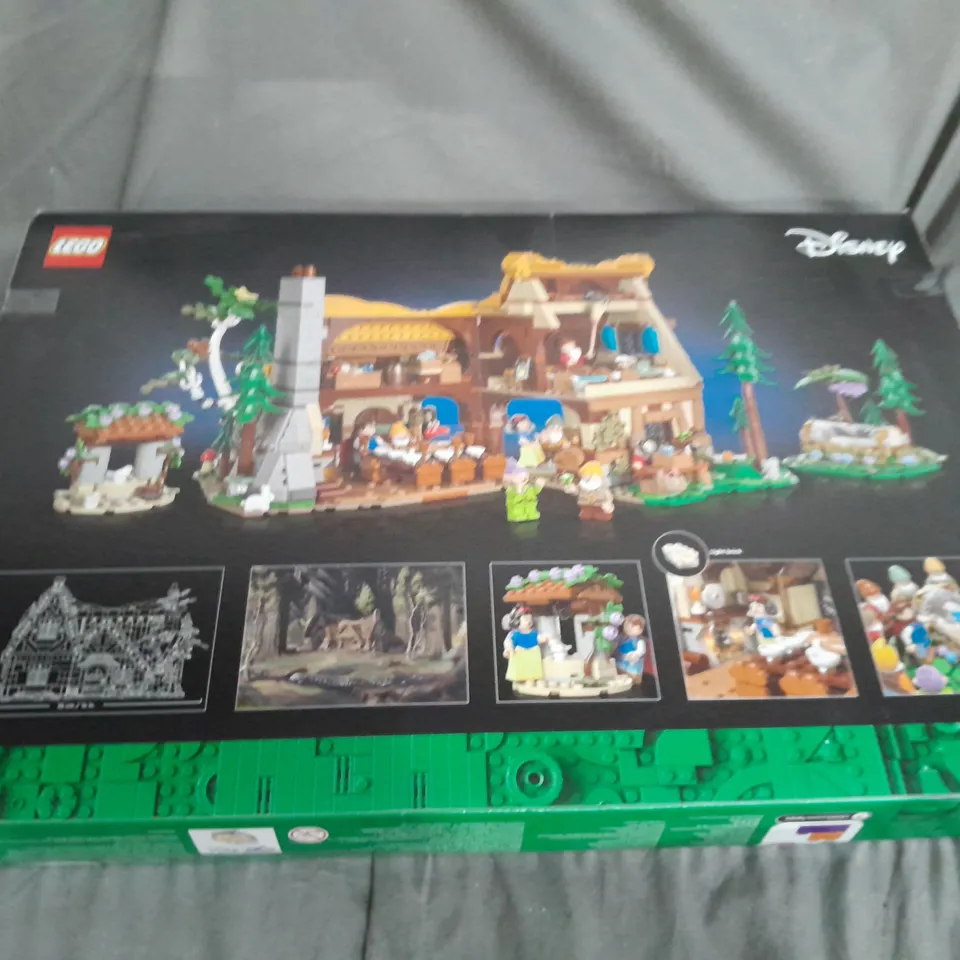 LEGO DISNEY SNOW WHITE AND THE SEVEN DWARFS’ COTTAGE 43242