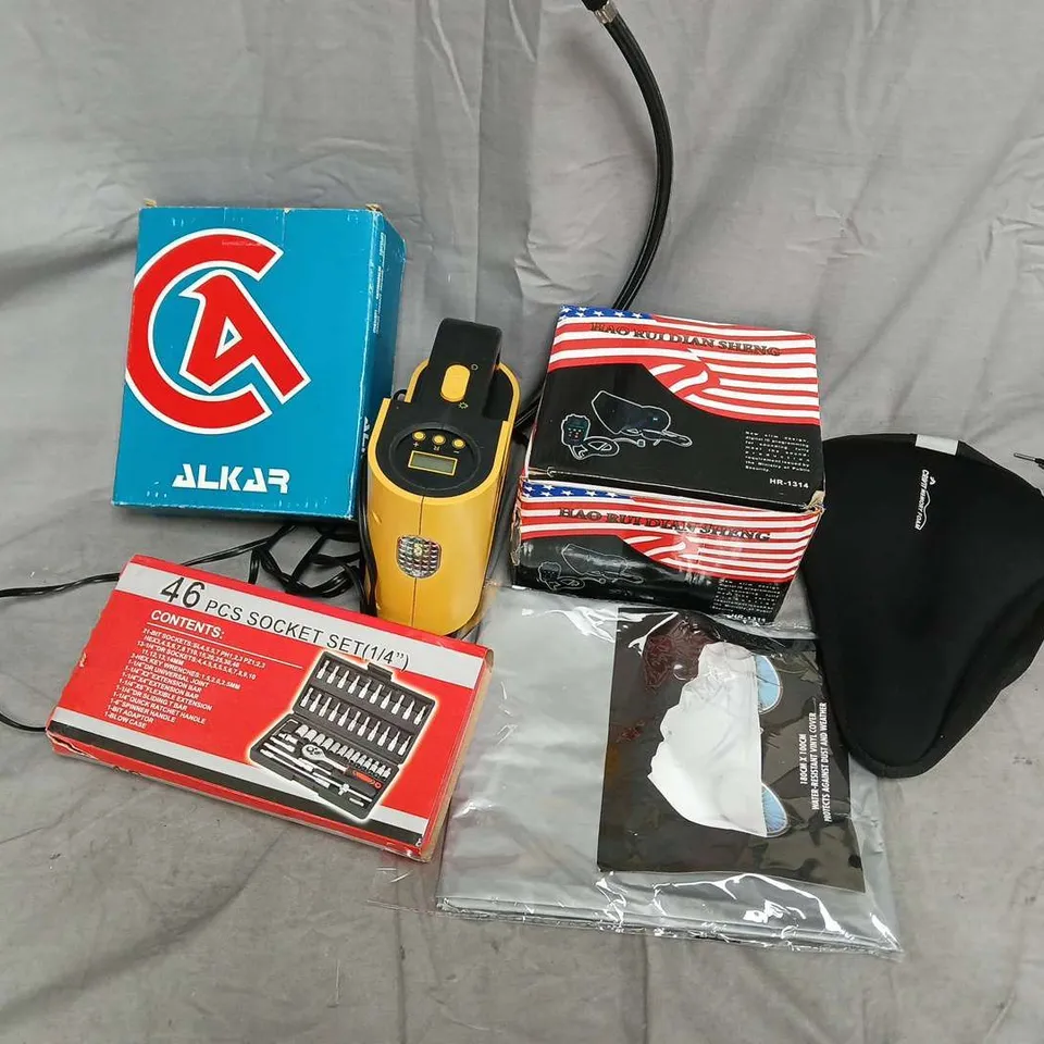 APPROXIMATELY 15 ASSORTED VEHICLE PARTS & ACCESSORIES TO INCLUDE BICYCLE COVER, SOCKET SET, BICYCLE CUSHION, ETC - COLLECTION ONLY