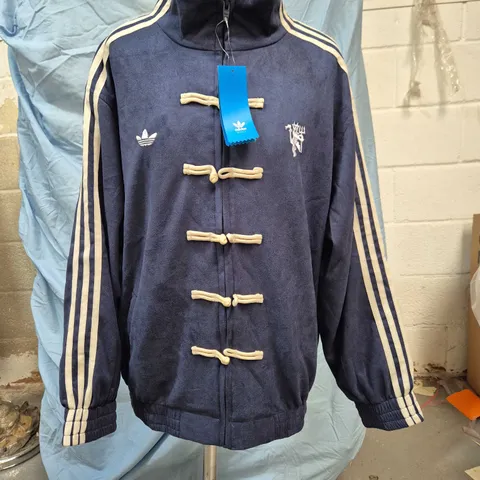 ADIDAS FOOTBALL JUMPERT – BLUE WITH WHITE 3-STRIPE SLEEVES, SIZE XL (ORIGINAL)