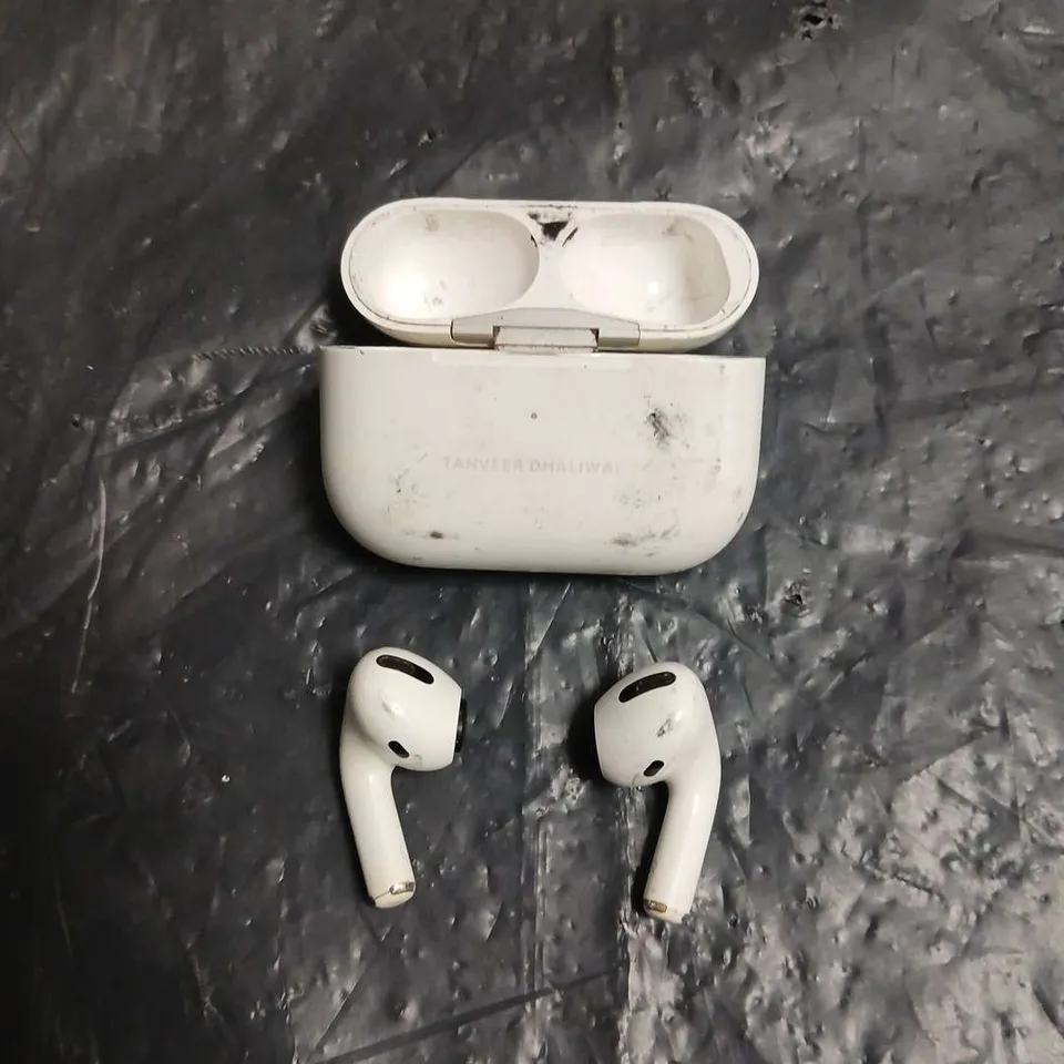AIRPODS WIRELESS EARBUDS WITH CHARGING CASE - WHITE