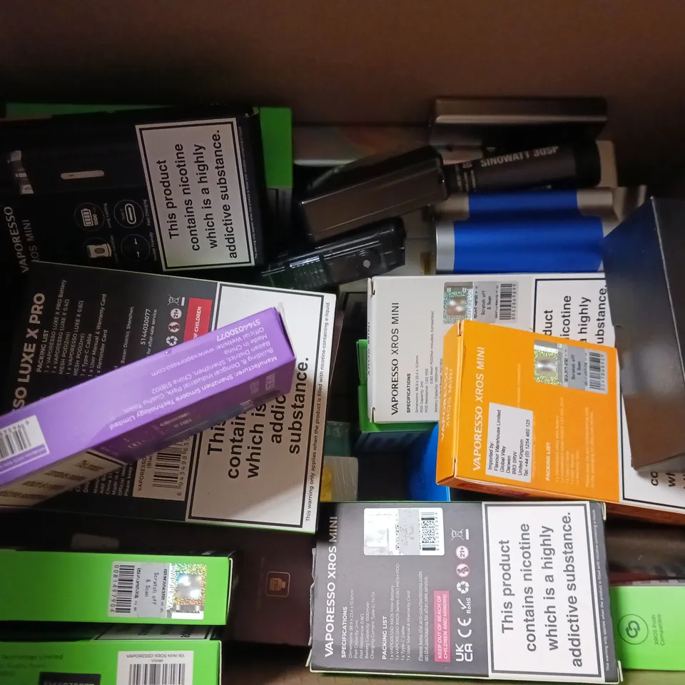 BOX OF APPROXIMATELY 18 ASSORTED E-CIGARETTES TO INCLUDE GEEK VAPE, VAPORESSO, ASPIRE 