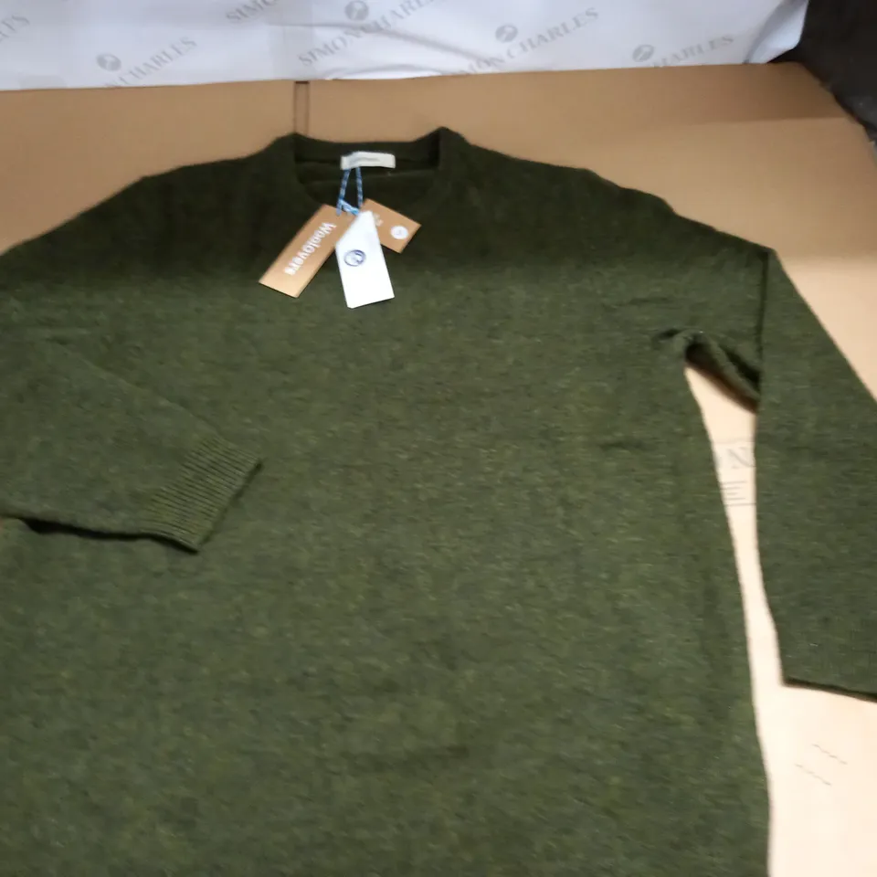 WOOLOVERS LAMBSWOOL KNITTED CREW NECK JUMPER IN DARK MOSS GREEN - L