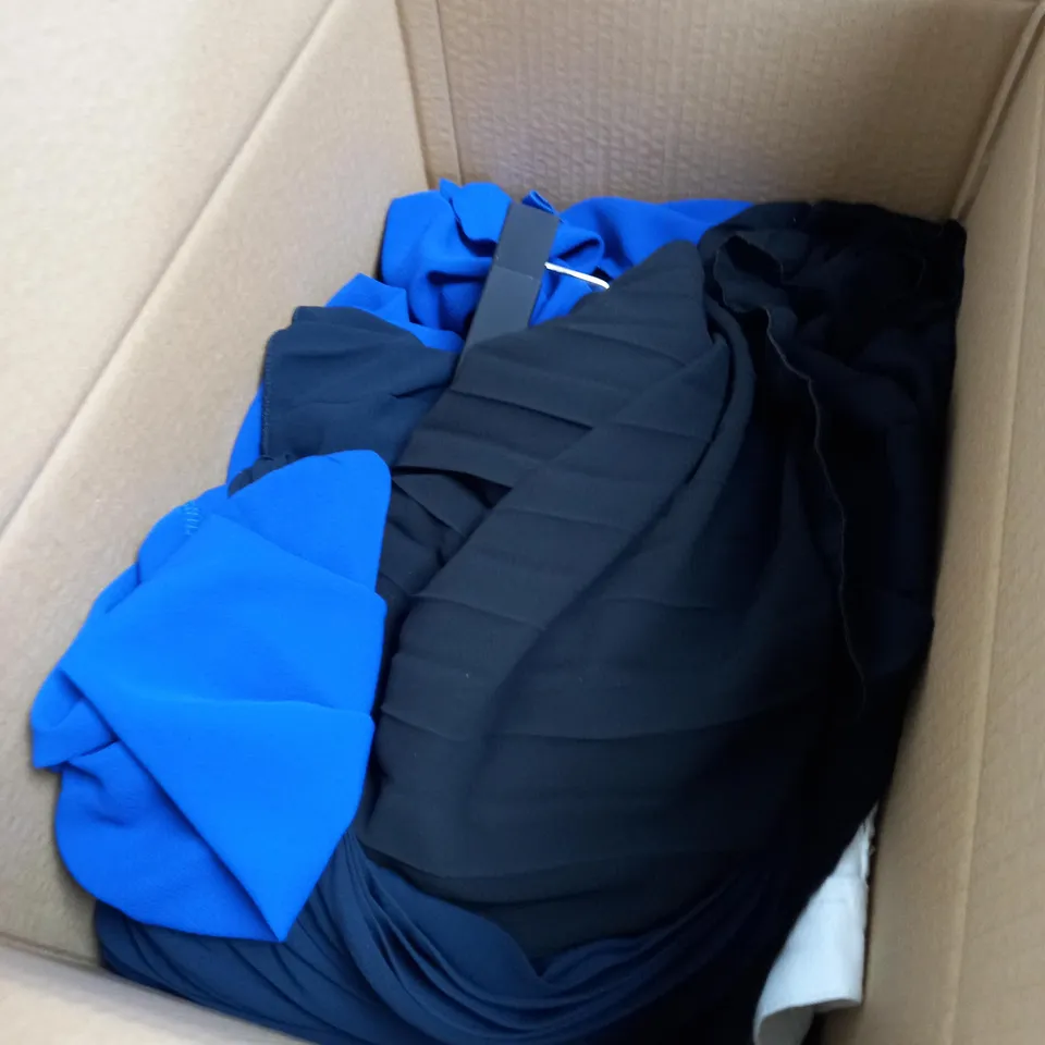 BOX OF APPROXIMATELY 10 CLOTHING ITEMS TO INCLUDE DENIM JACKETS, TOPS, SKIRTS ETC