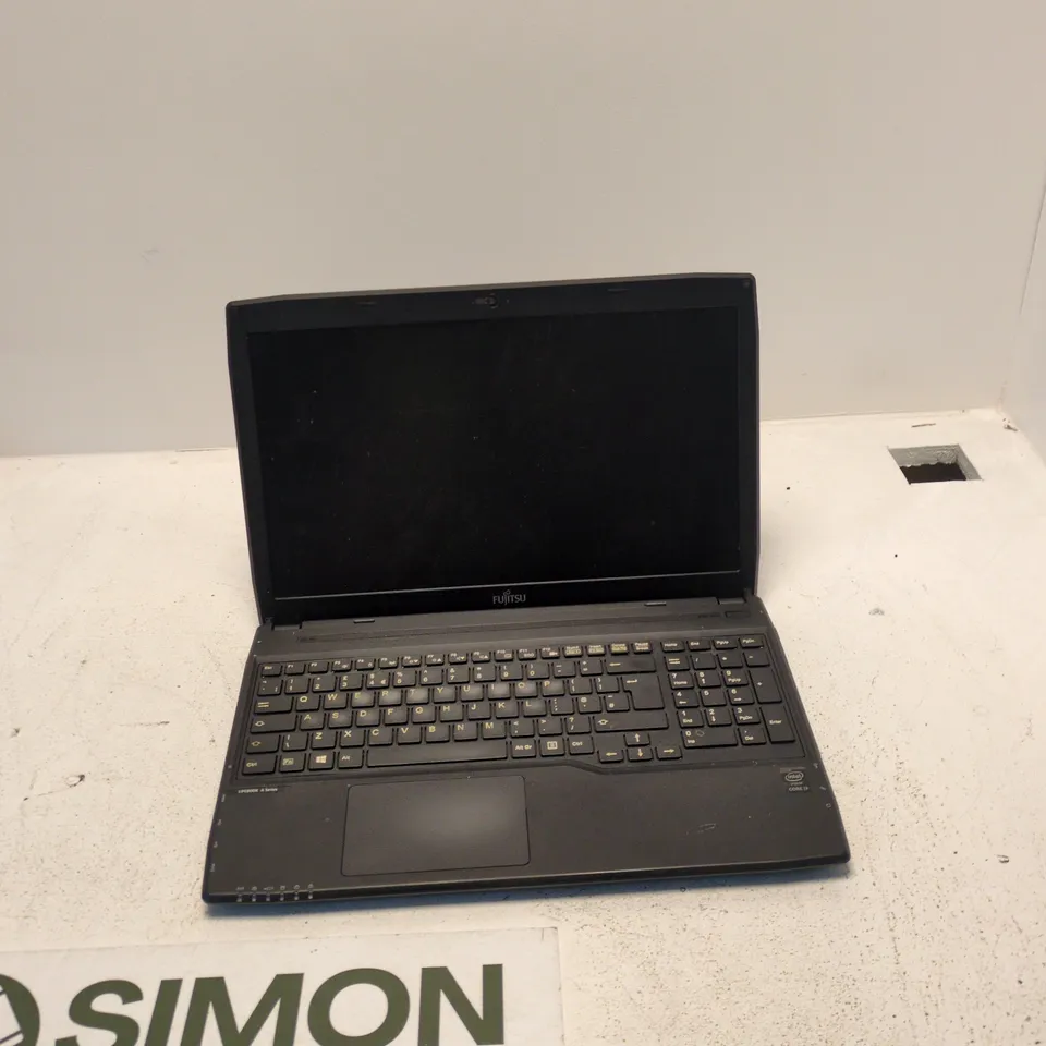 FUJITSU LIFEBOOK A514 LAPTOP – UK KEYBOARD, FAULTY KEYS & TOUCHPAD