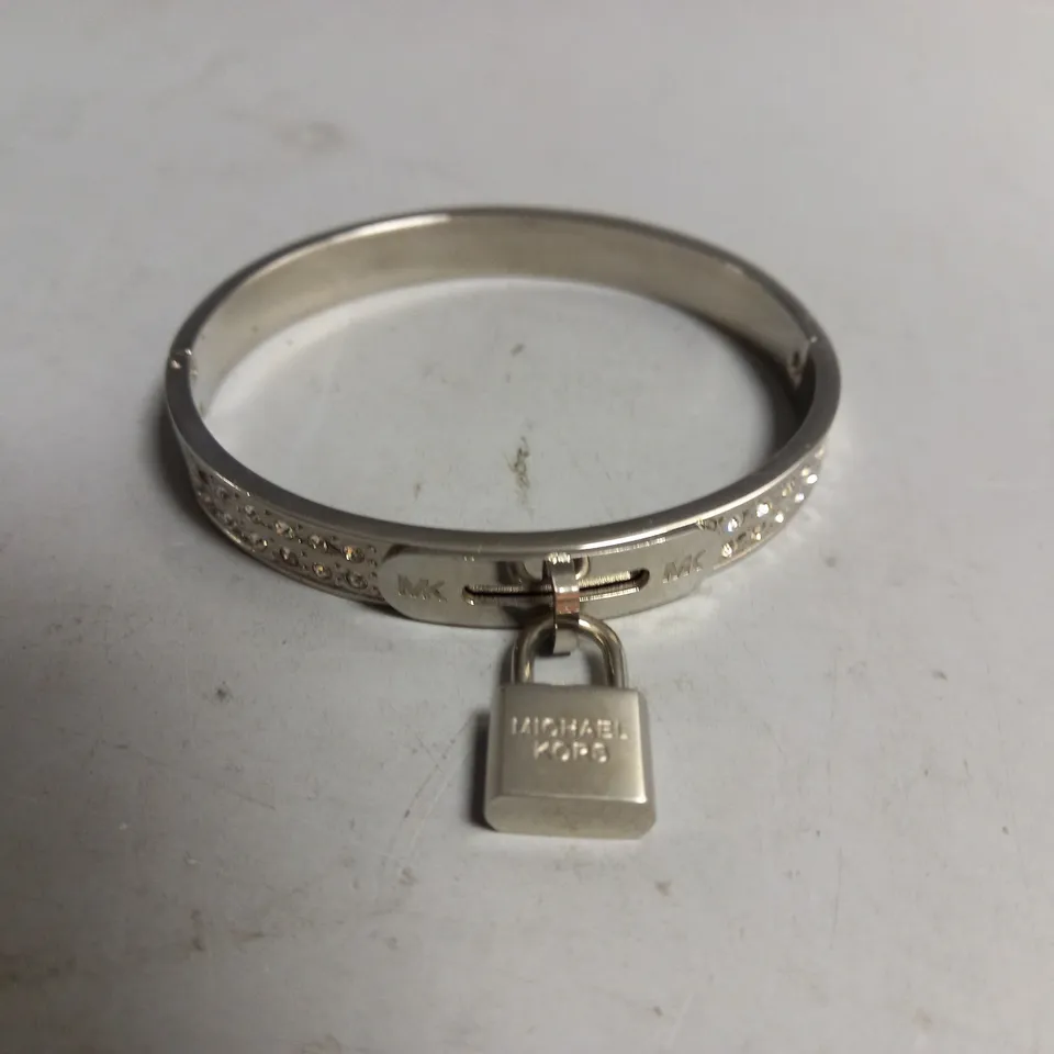 MICHAEL KORS HINGED PADLOCK BANGLE 