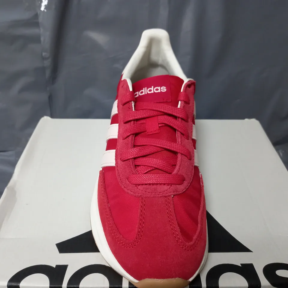BOXED PAIR OF ADIDAS RUN 70s 2.0 TRAINERS IN RED/WHITE - UK 6