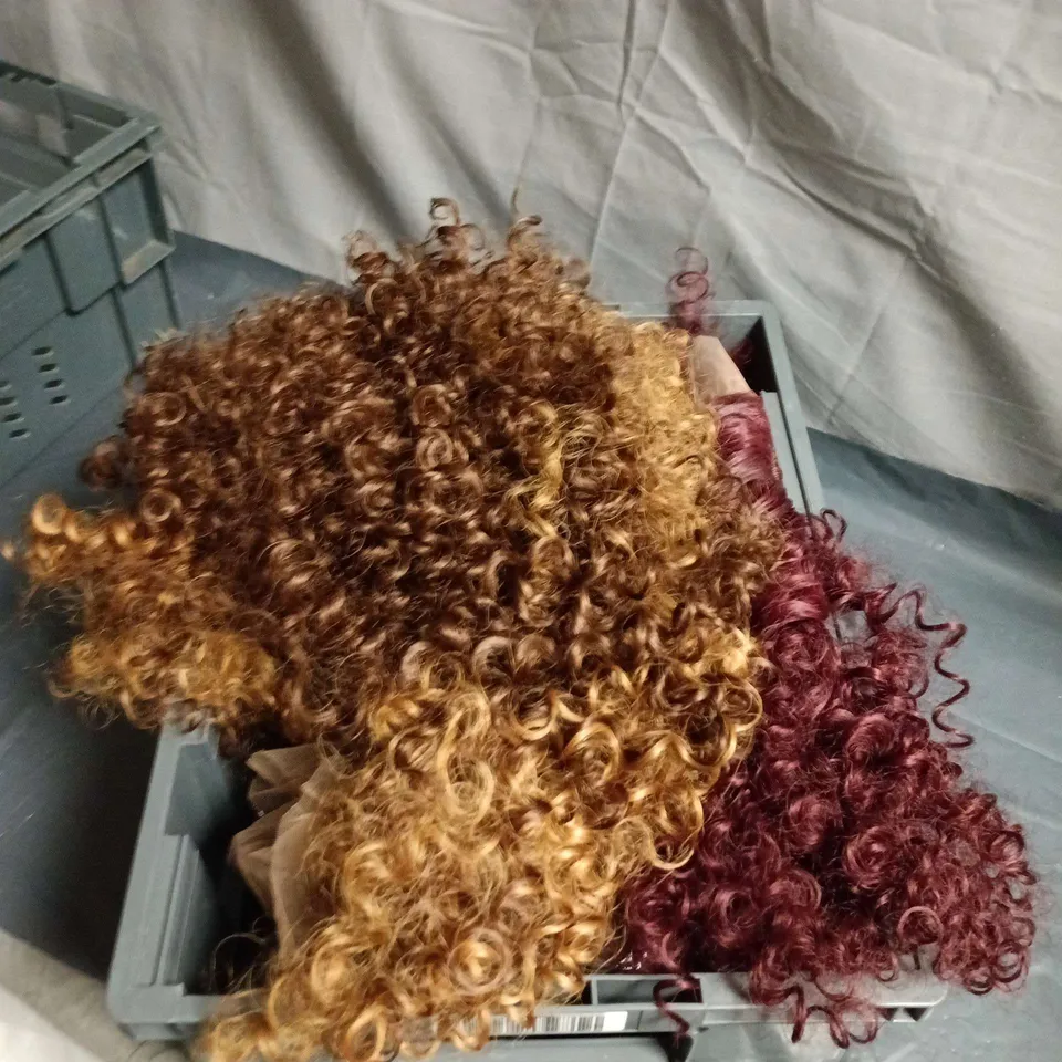 APPROXIMATELY 7 ASSORTED HEALTH AND BEAUTY ITEMS INCLUDING MINI SHAVER AND CORDLESS AUTOMATIC CURLER 