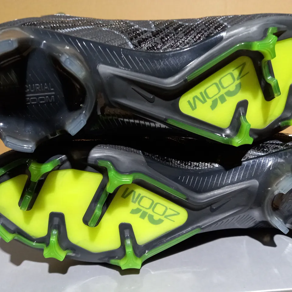 NIKE ZOOM VAPOR 15 ELITE FG DJ4978-001 FOOTBALL BOOT - SIZE 7.5