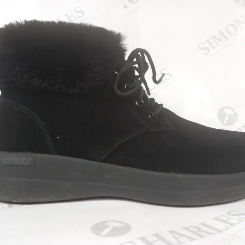BOXED PAIR OF SKECHERS AIR COOLED GOGA-MAT FAUX FUR LINED SHOES IN BLACK UK SIZE 7