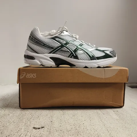 BOXED PAIR OF ASICS GEL-1130 TRAINERS IN WHITE/FOREST NIGHT SIZE UK 9