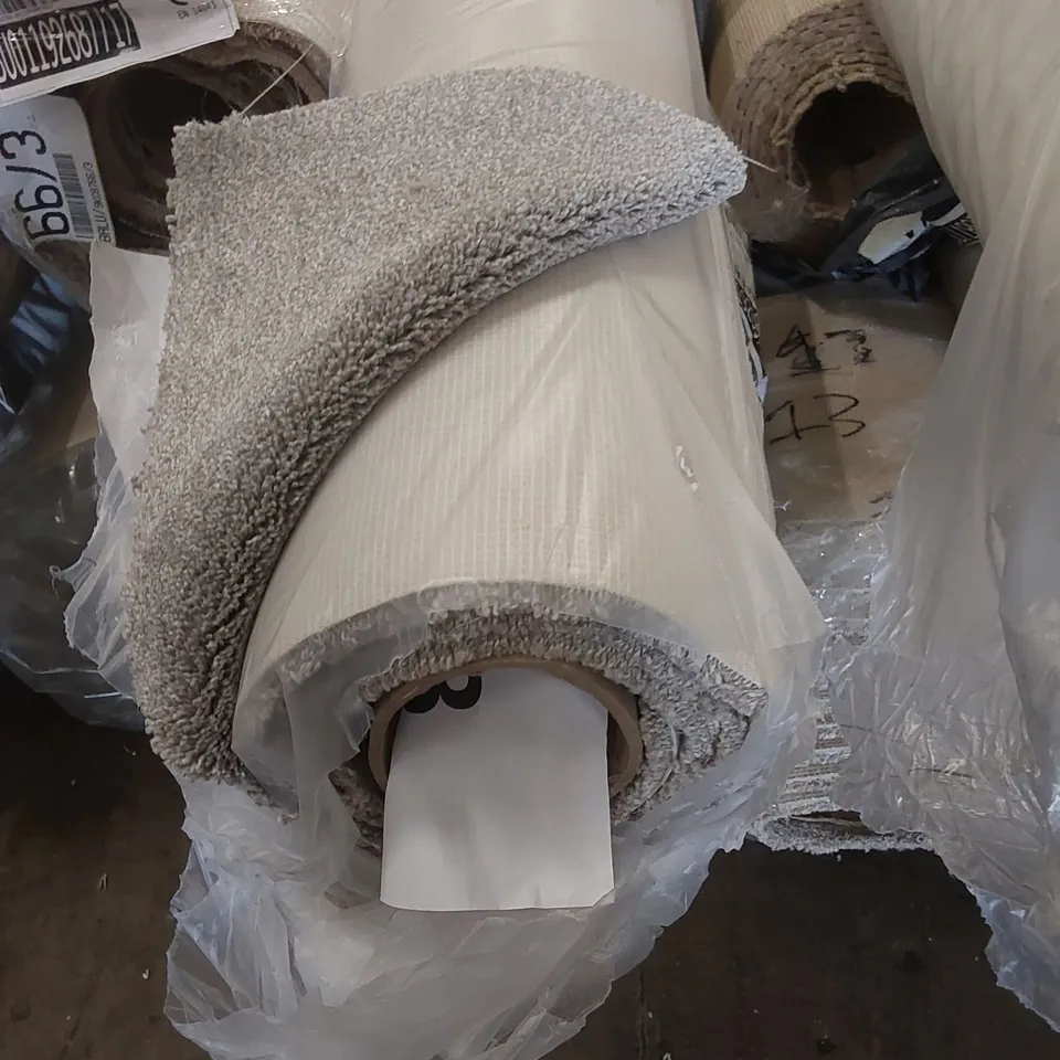 ROLL OF QUALITY PRESTIGE TWIST COPPER BLUSH CARPET // SIZE: APPROX 5 X 3m