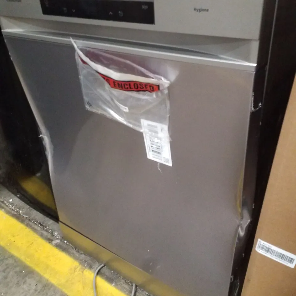 HISENSE HS673C60XUK WIFI CONNECTED STANDARD DISHWASHER - STAINLESS STEEL - C RATED
