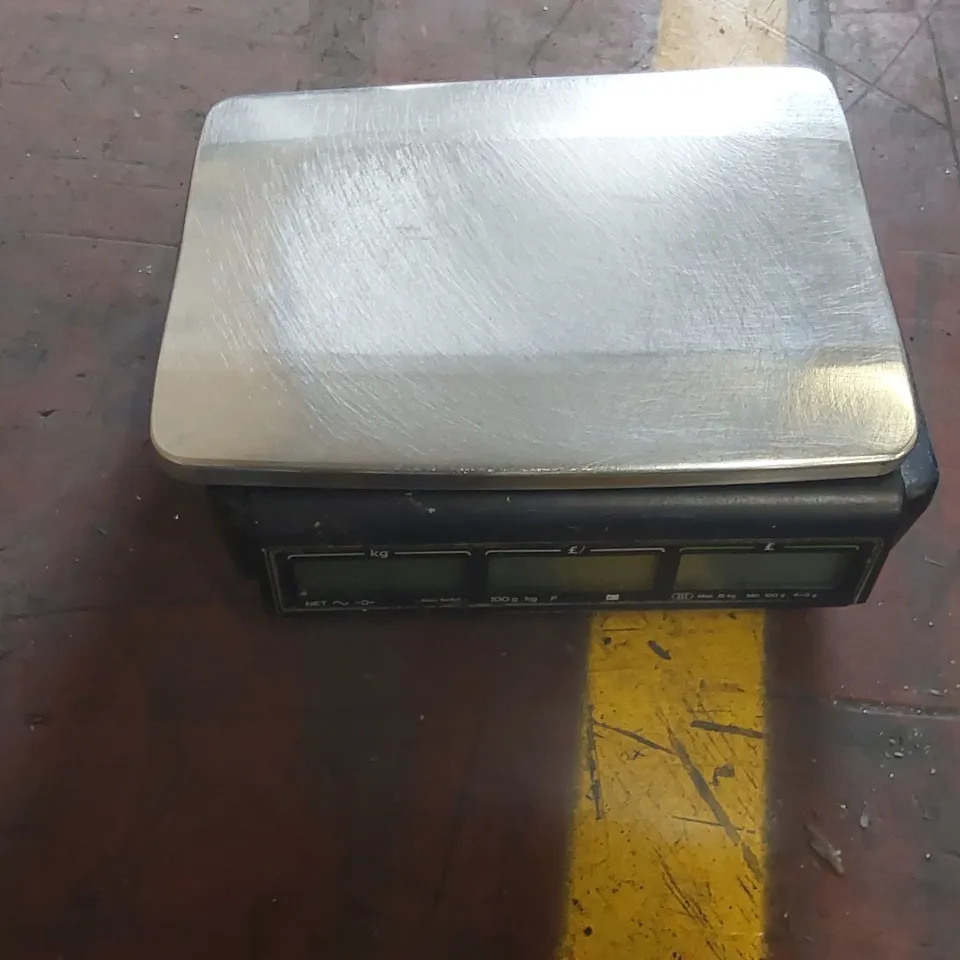 AVERY BERKEL DIGITAL SCALE
