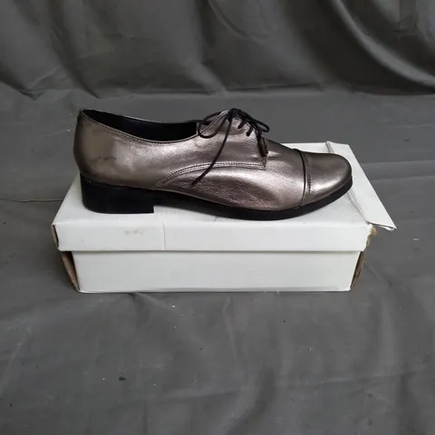 BOX OF 14 PAIRS METALLIC VIVIAN BROGUE SHOES IN VARIOUS SIZES