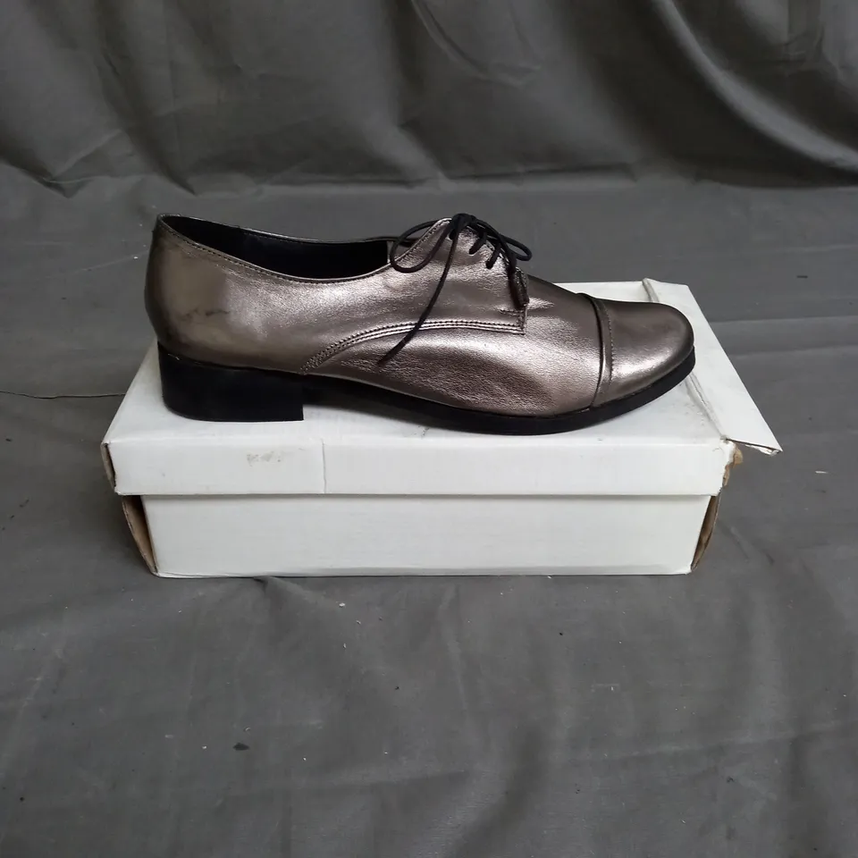 BOX OF 14 PAIRS METALLIC VIVIAN BROGUE SHOES IN VARIOUS SIZES
