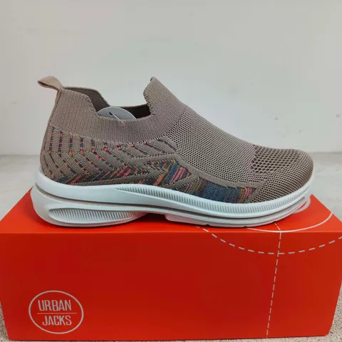 BOXED PAIR OF URBAN JACKS SLIP-ON KNIT SNEAKERS β BEIGE, UK 5