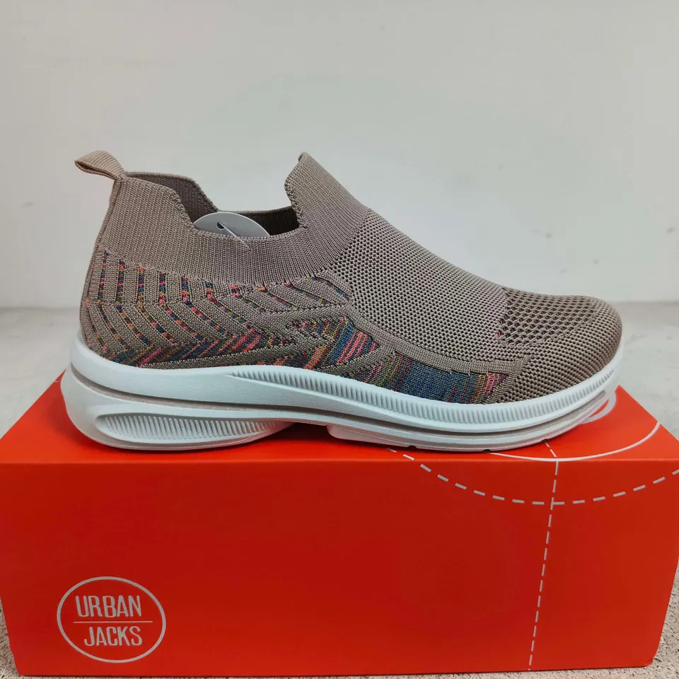 BOXED PAIR OF URBAN JACKS SLIP-ON KNIT SNEAKERS – BEIGE, UK 5