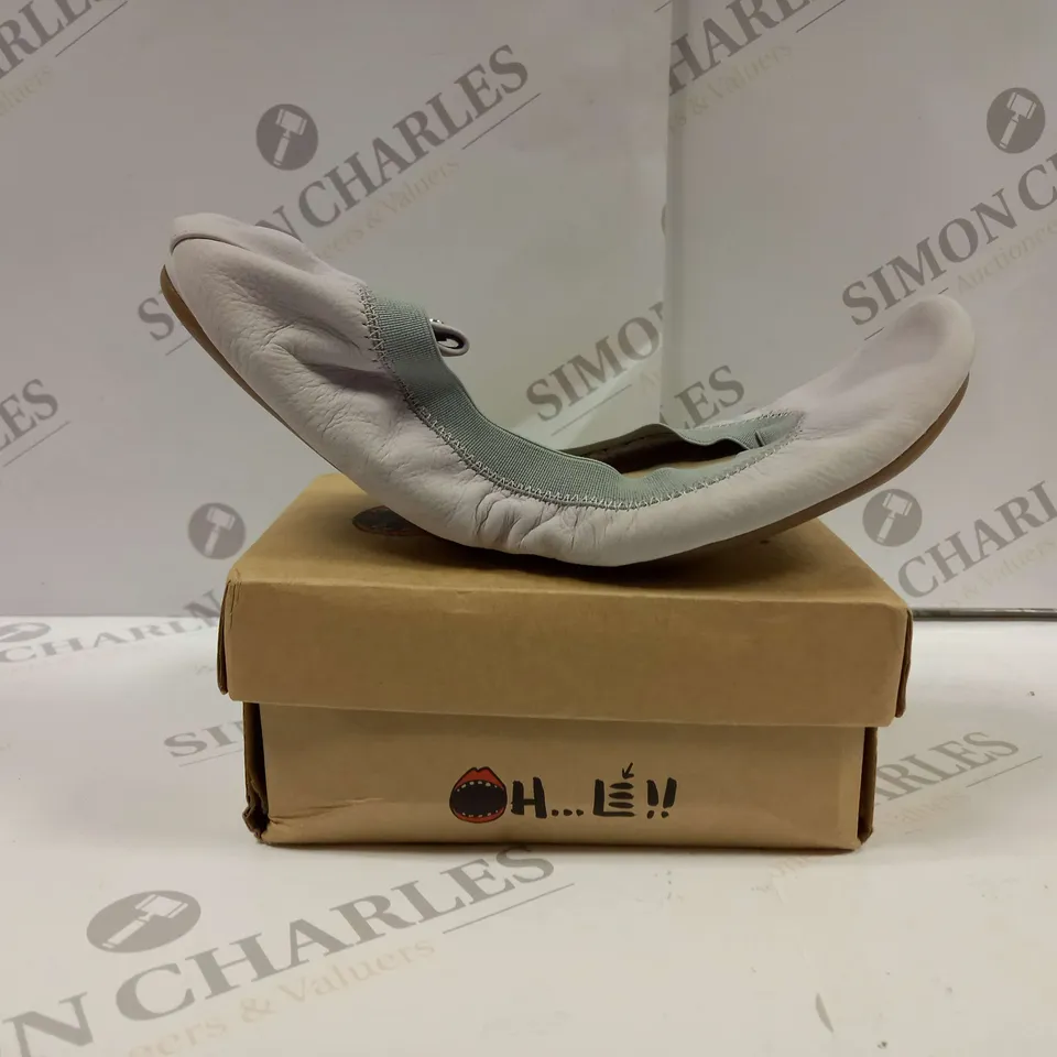 BOXED PAIR OF OH LE DESIGN FOLDING BALLET FLATS UK SIZE 7 
