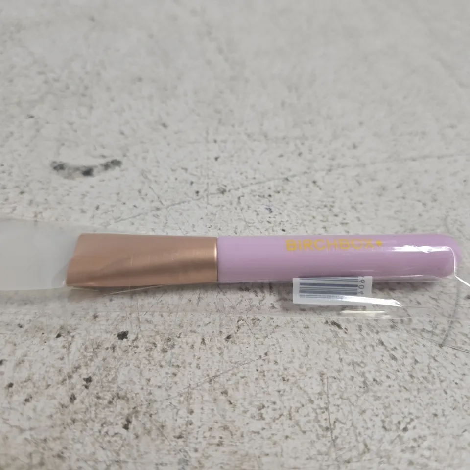 BOX OF APPROXIMATLY 300 BIRCHBOX SILICONE FACE BRUSH