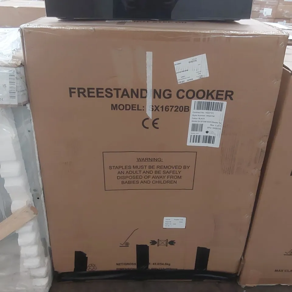 BOXED SWAN SX16720B FREESTANDING ELECTRIC COOKER IN BLACK