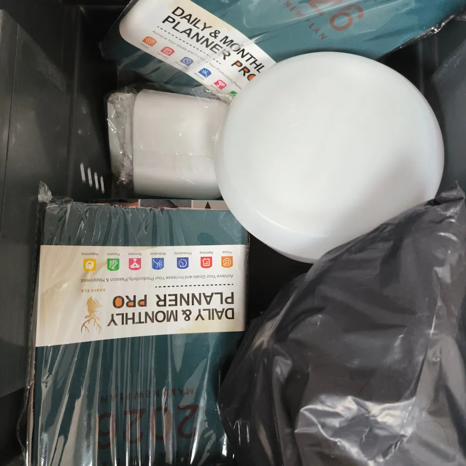 APPROXIMATELY 10 ASSORTED HOUSEHOLD PRODUCTS TO INCLUDE 2026 PLANNER, GOLF BALLS, FOOD CONTAINERS ETC