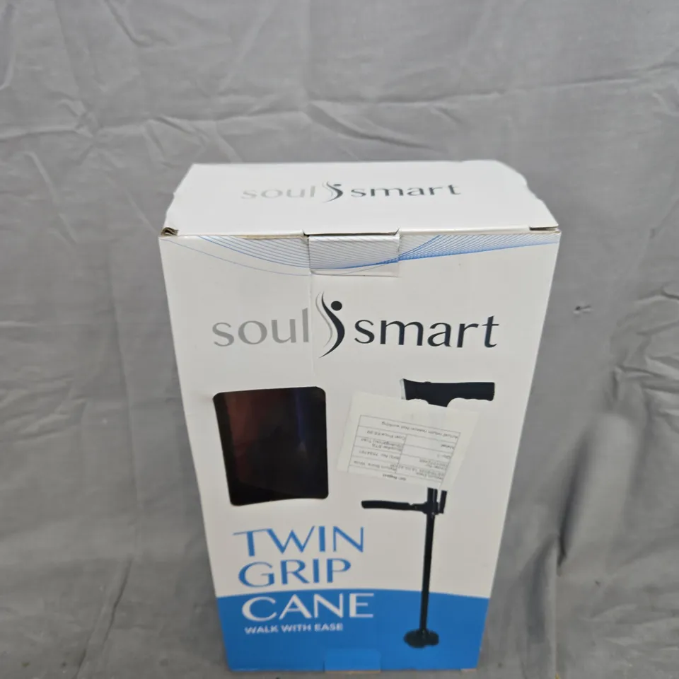 BOX OF APPROXIMATELY 15 ASSORTED ITEMS TO INCLUDE: MOLTON BROWN SOAP SET AND TWIST GRIP CANE