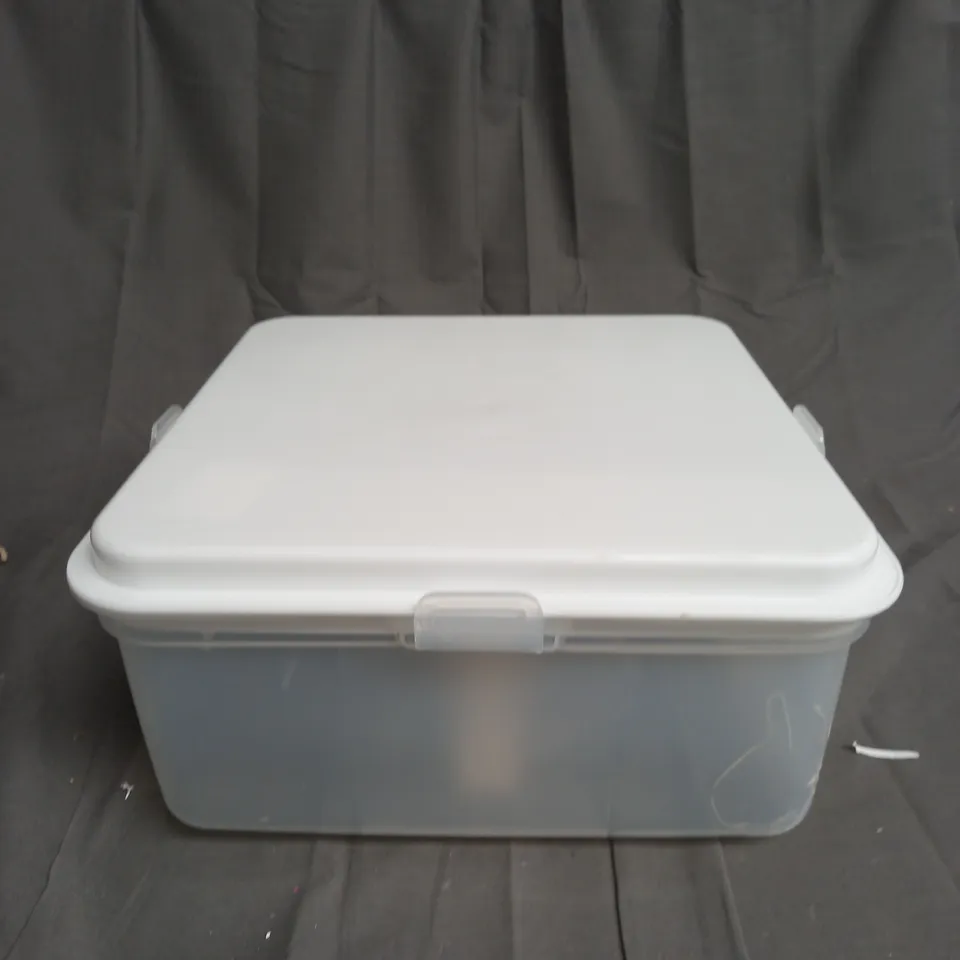 PLASTIC FOOD CONTAINER
