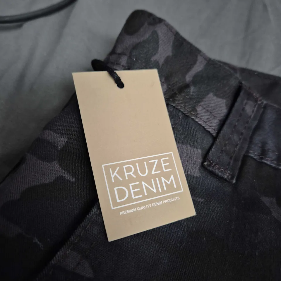 KRUZE DENIM CAMOUFLAGE CARGO PANTS – MEN'S UK 34R, STYLE KZ116 (VNT)