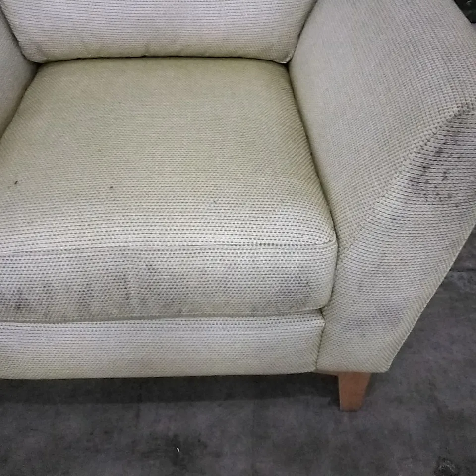 QUALITY CREAM/GREEN ARMCHAIR WITH WOODEN LEGS