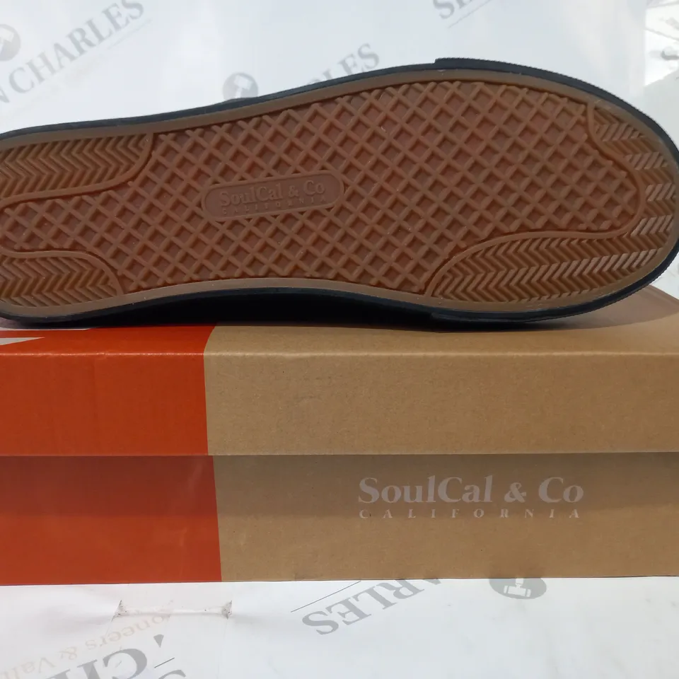 BOXED PAIR OF SOULCAL & CO CANYON LOW SHOES IN BLACK UK SIZE 10