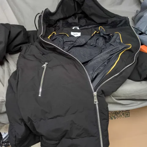 DKNY BLACK PUFFER JACKET, SIZE M