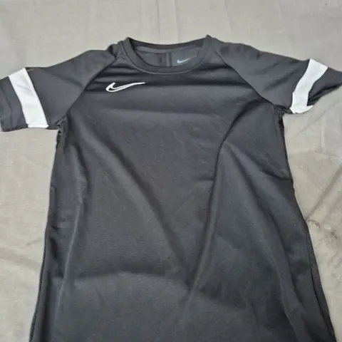 KIDS CASUAL NIKE TEE SIZE S