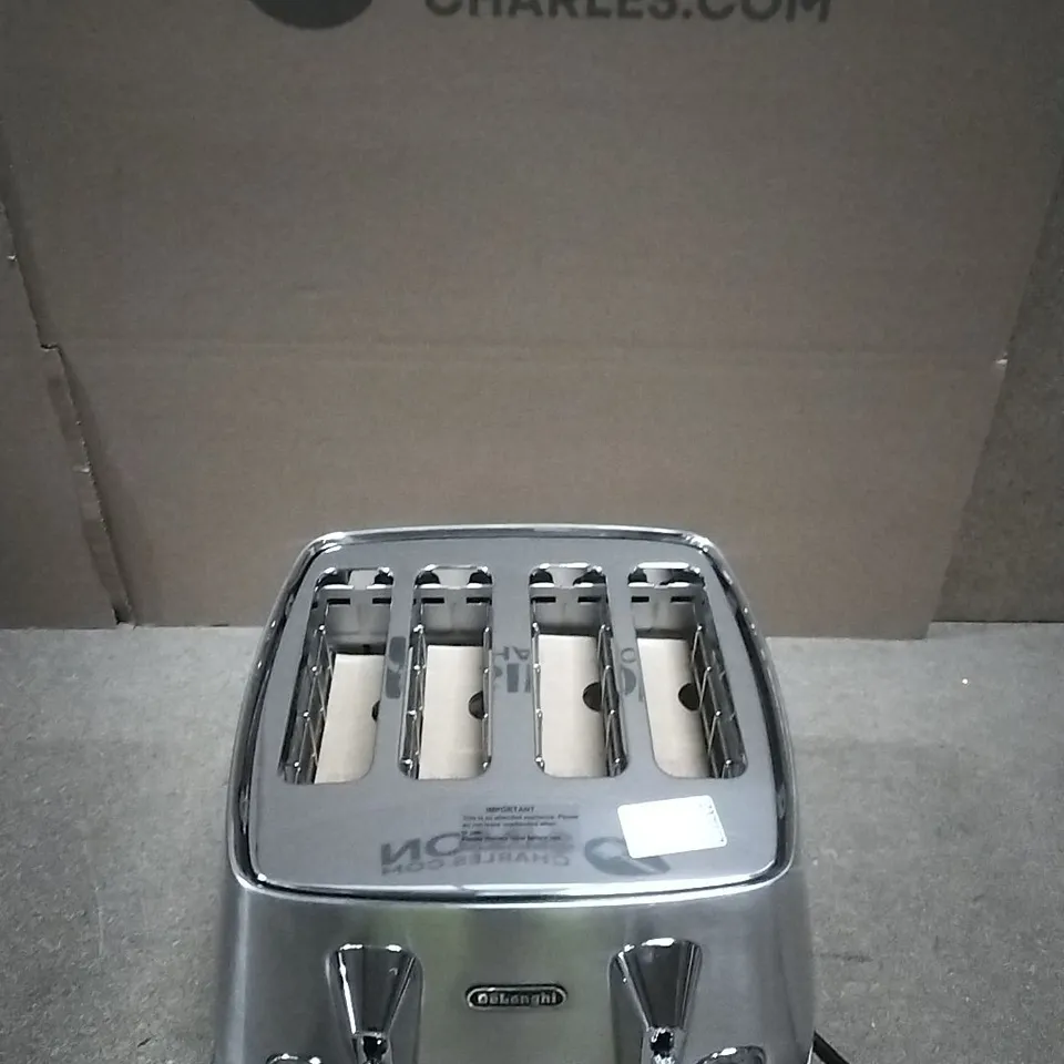 BOXED DELONGHI DISTINTA X FOUR SLICE TOASTER 