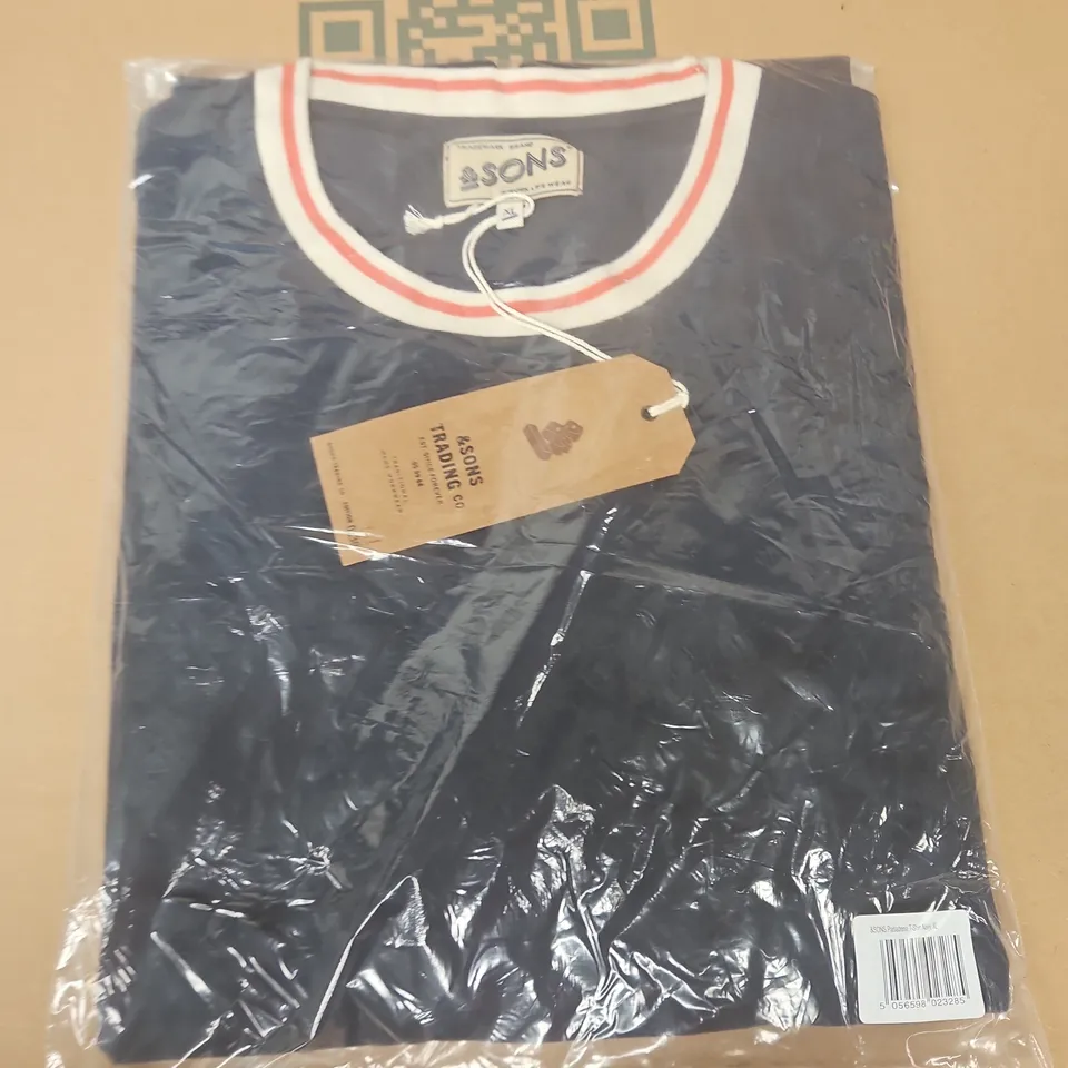 BAGGED & SONS TRADING PASADENA T-SHIRT IN NAVY - XL