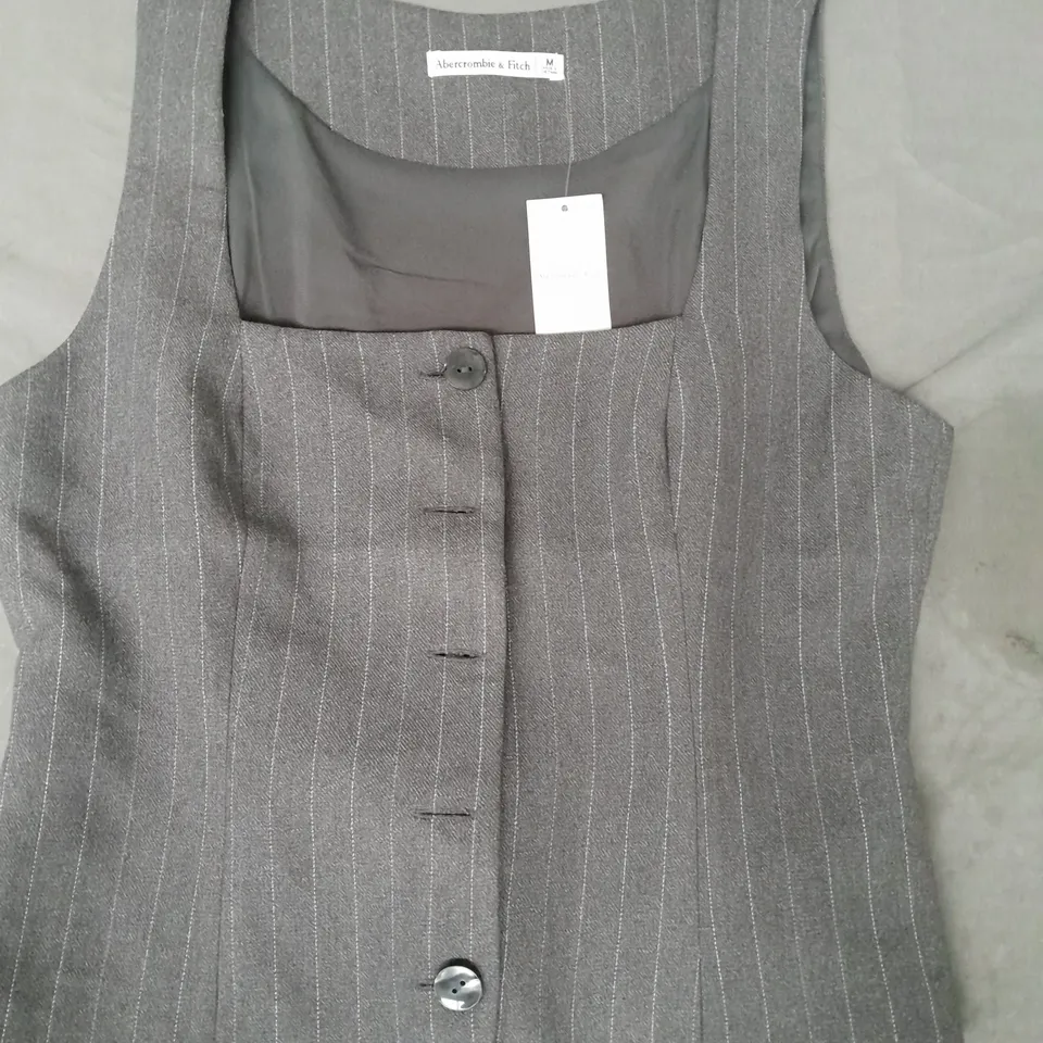 ABERCROMBIE & FITCH STRIPED WAISTCOAT IN GREY SIZE MEDIUM