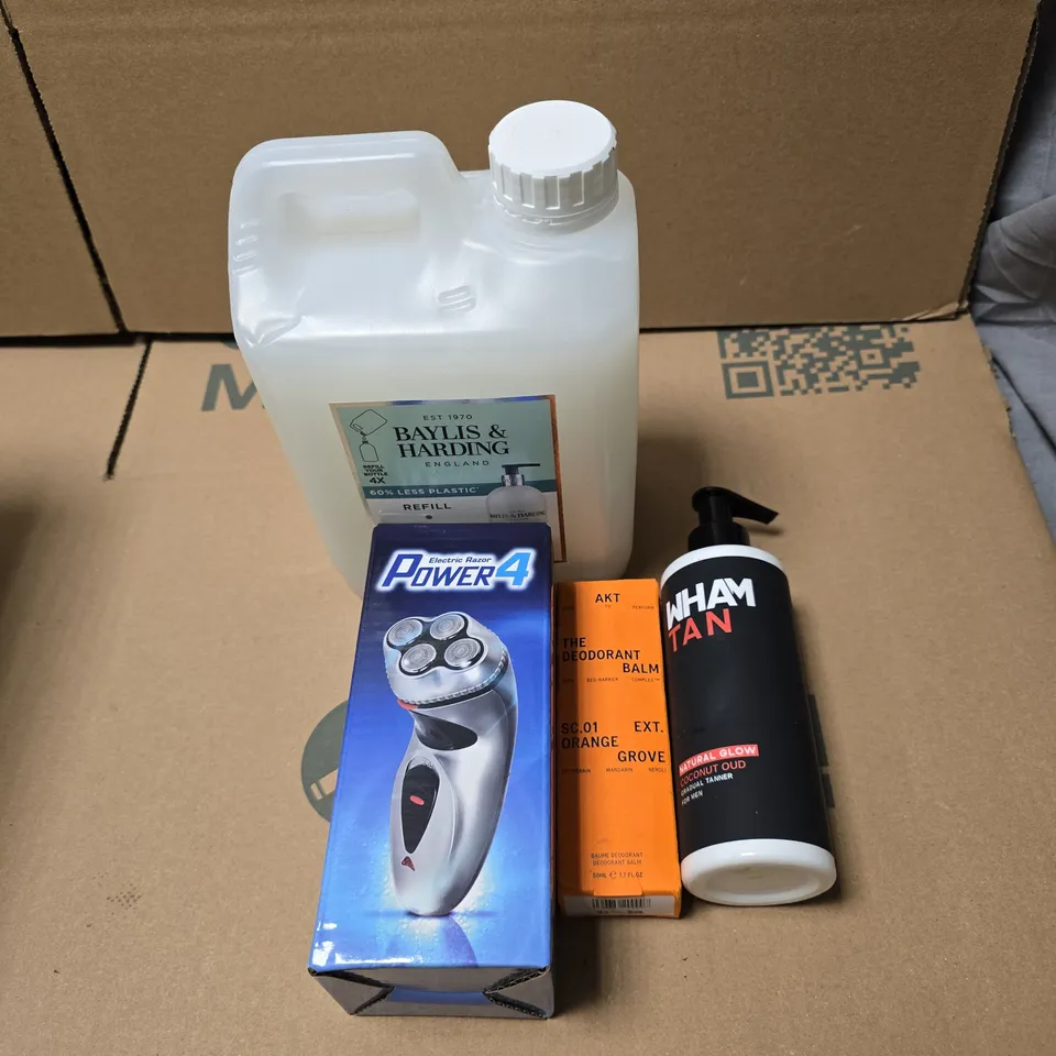 APPROXIMATELY 16 X ASSORTED COSMETIC ITEMS TO INCLUDE ELECTRIC RAZOR, AKT DEODORANT BALM, WHAM TAN FOR MEN, BAYLIS AND HARDING REFILL 2L ETC