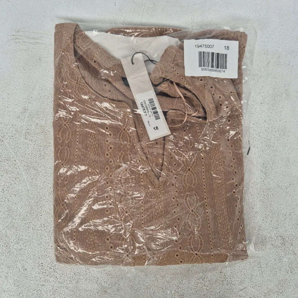 BAGGED ROMAN BRODERIE DETAIL TOP IN BISCUIT SIZE 18