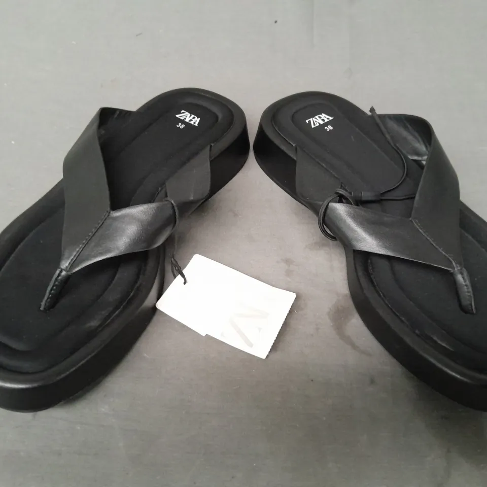 PAIR OF ZARA TOE-POST LOW WEDGE SANDALS IN BLACK EU SIZE 38