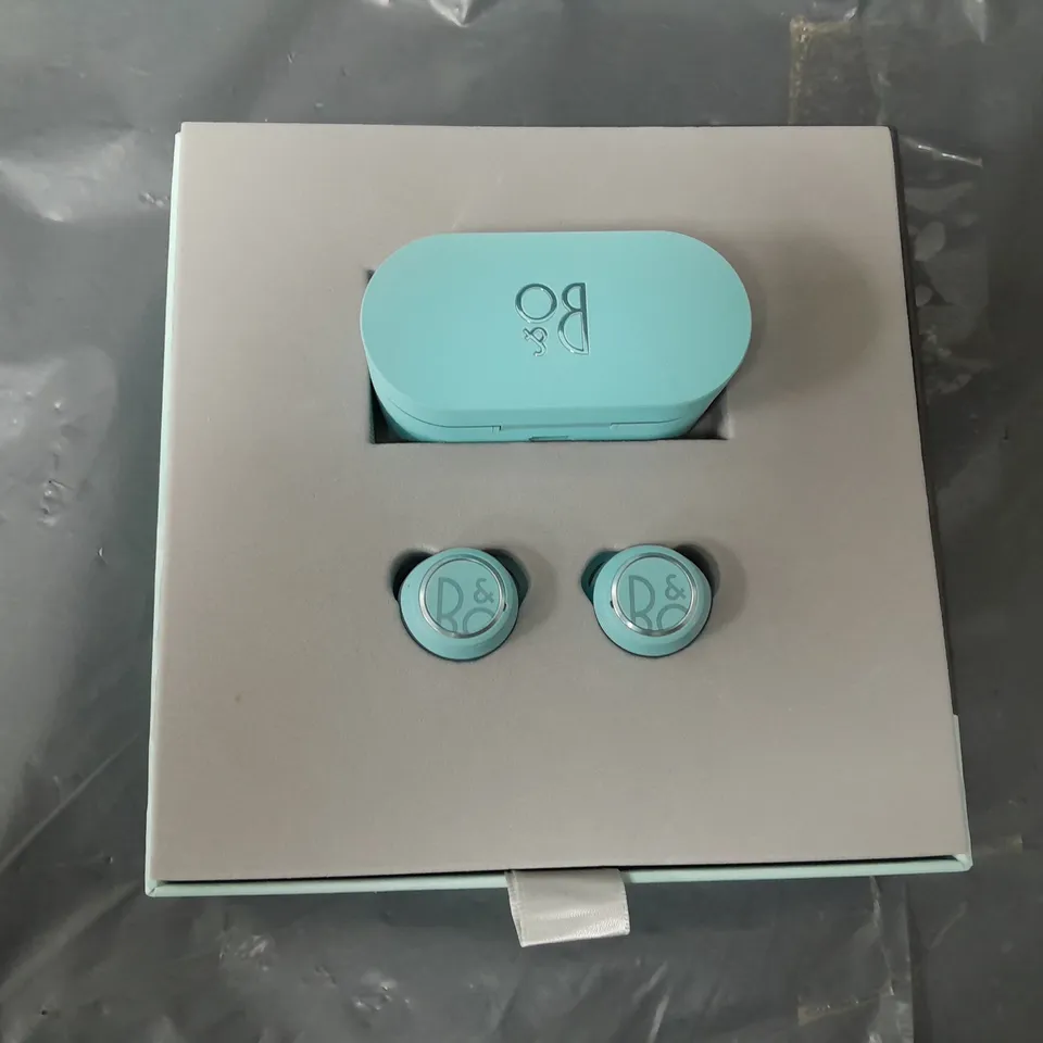 BOXED BANG & OLUFSEN E8 SPORT EARBUDS