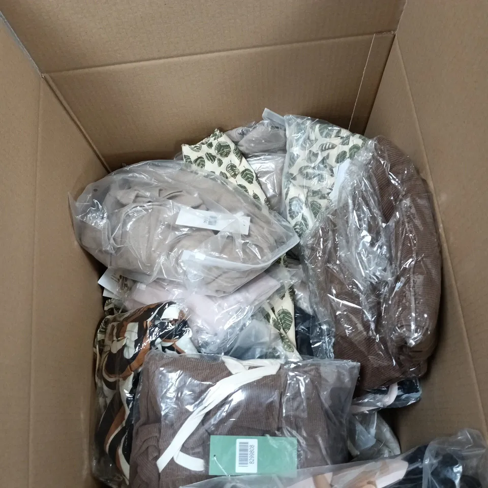 BOX OF APPROXIMATELY 25 ASSORTED ITEMS TO INCLUDE MARLON BRA, HAND BAG, SUKRITI CLOTHING ETC