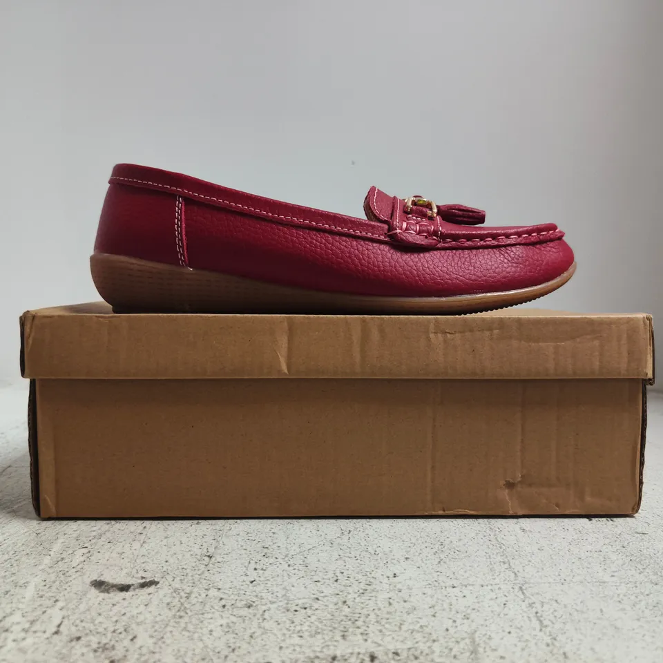 BOXED PAIR OF JO & JOE NAUTICAL LOAFTERS IN RED SIZE UK 6