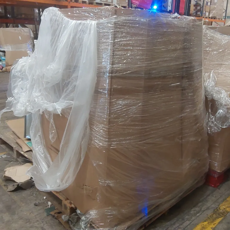 PALLET CONTAINING APPROXIMATELY 110x BRAND NEW ASSORTED DESIGNER CLOTHING ITEMS INCLUDING: SIMPLY BE JACKETS ECT