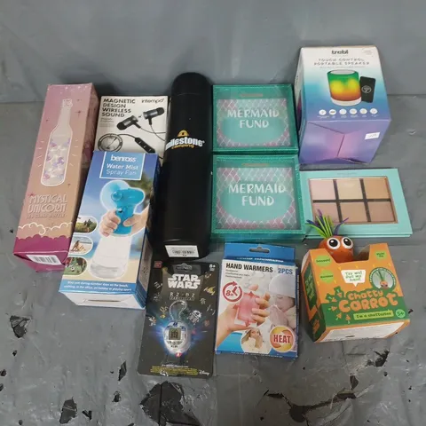 APPROXIMATELY 20 ASSORTED HOUSEHOLD ITEMS TO INCLUDE WIRELESS EARBUDS, CAMPING FLASK, AND MONEY BOXES ETC.