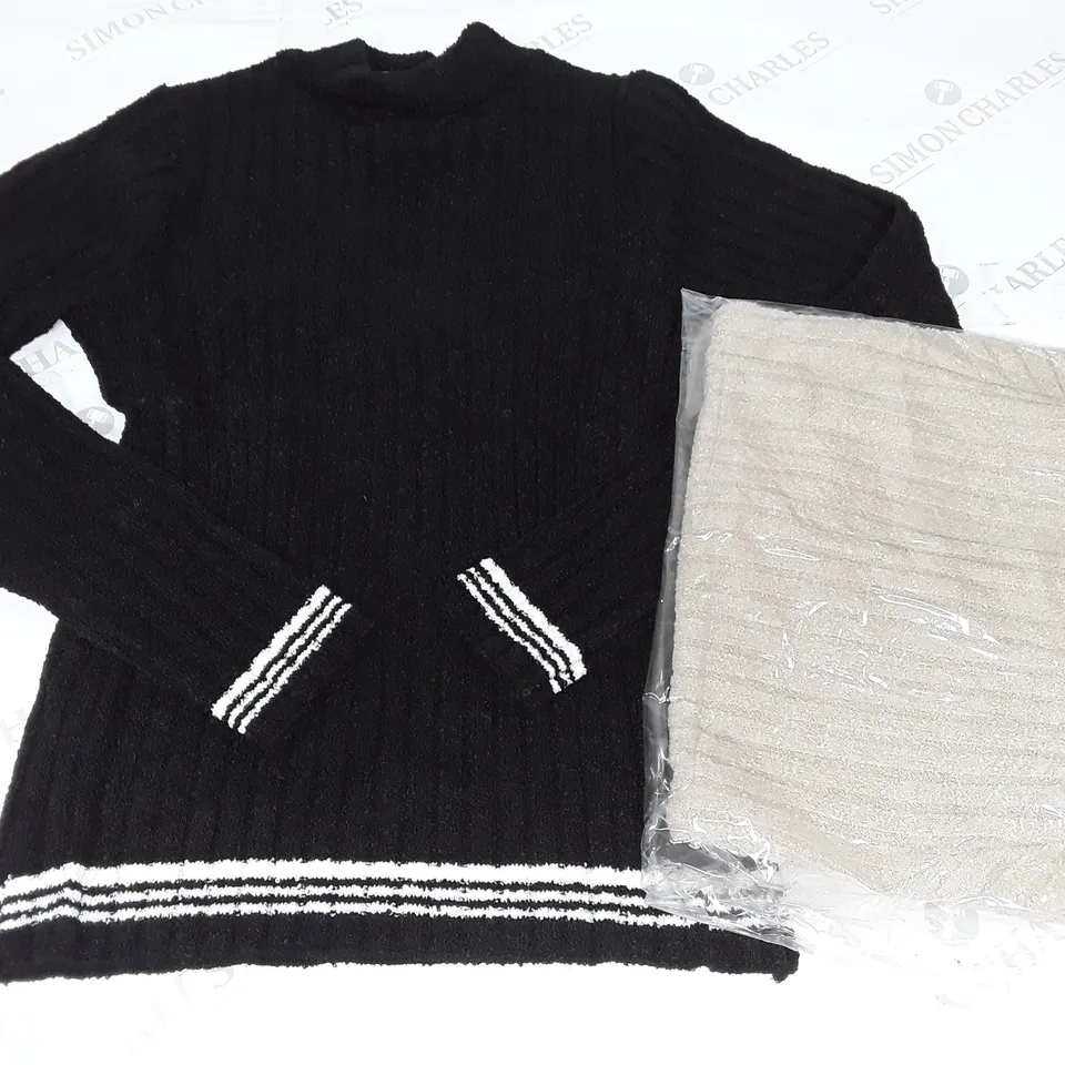 LOT OF APPROXIMATELY 25 COTTONADE JUMPERS IN BLACK OR CREAM - T2
