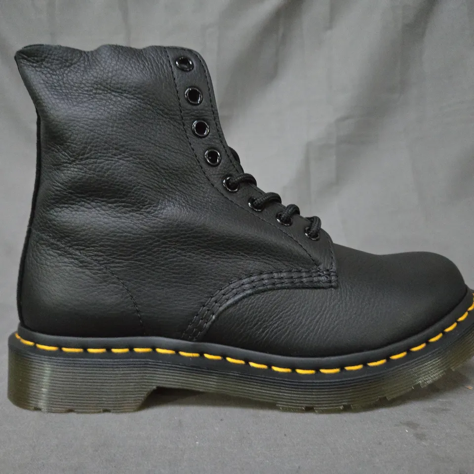 BOXED PAIR OF DR MARTENS 1460 PASCAL ANKLE BOOTS IN BLACK UK SIZE 6.5