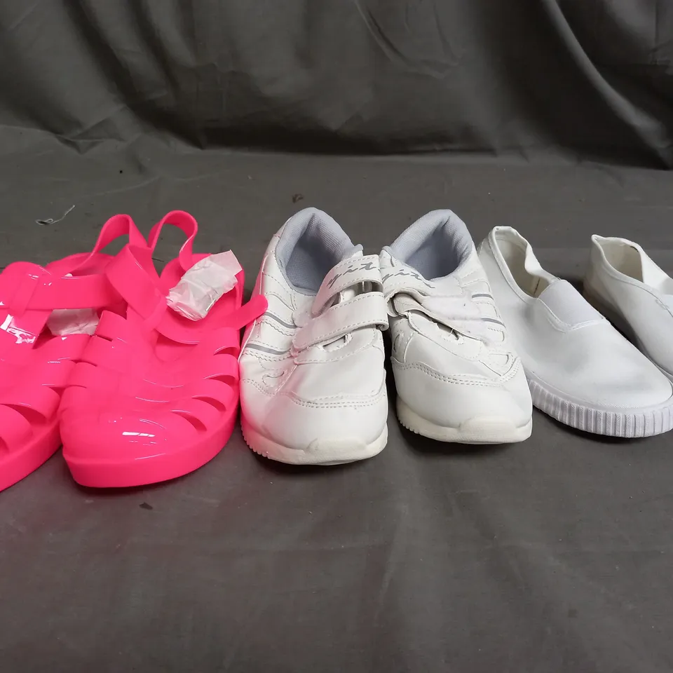 APPROXIMATELY 12 ASSORTED KIDS PAIRS OF SHOES IN VARIOUS COLOURS, STYLES, AND SIZES