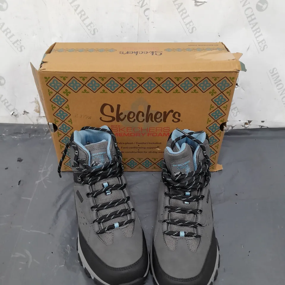 SKETCHERS MEMORY FOAM SIZE 6 GREY/BLUE WALKING BOOTS 