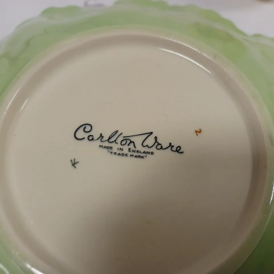 LOT OF ASSORTED COOKWARE TO INCLUDE FRUIT BOWL AND CUP AND SAUCERS