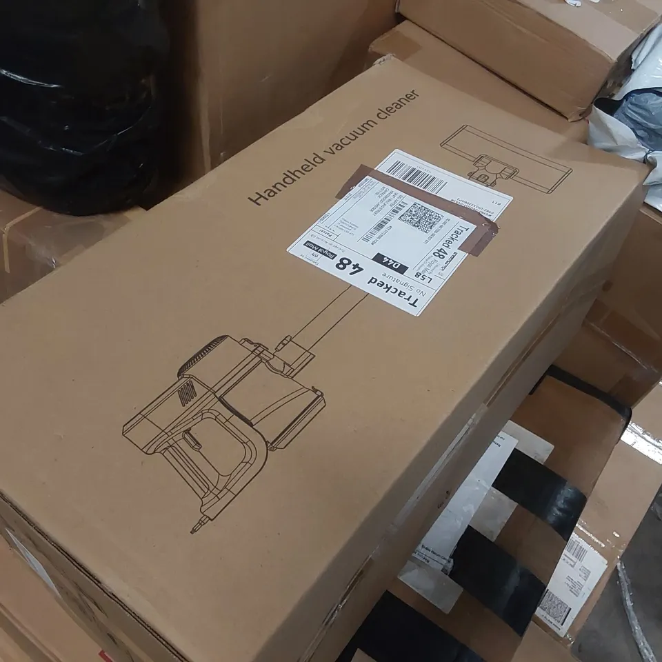 PALLET OF ASSORTED ITEMS INCLUDING: HANDHELD VACUUM CLEANER, METAL BALLOON ARCH KIT ECT
