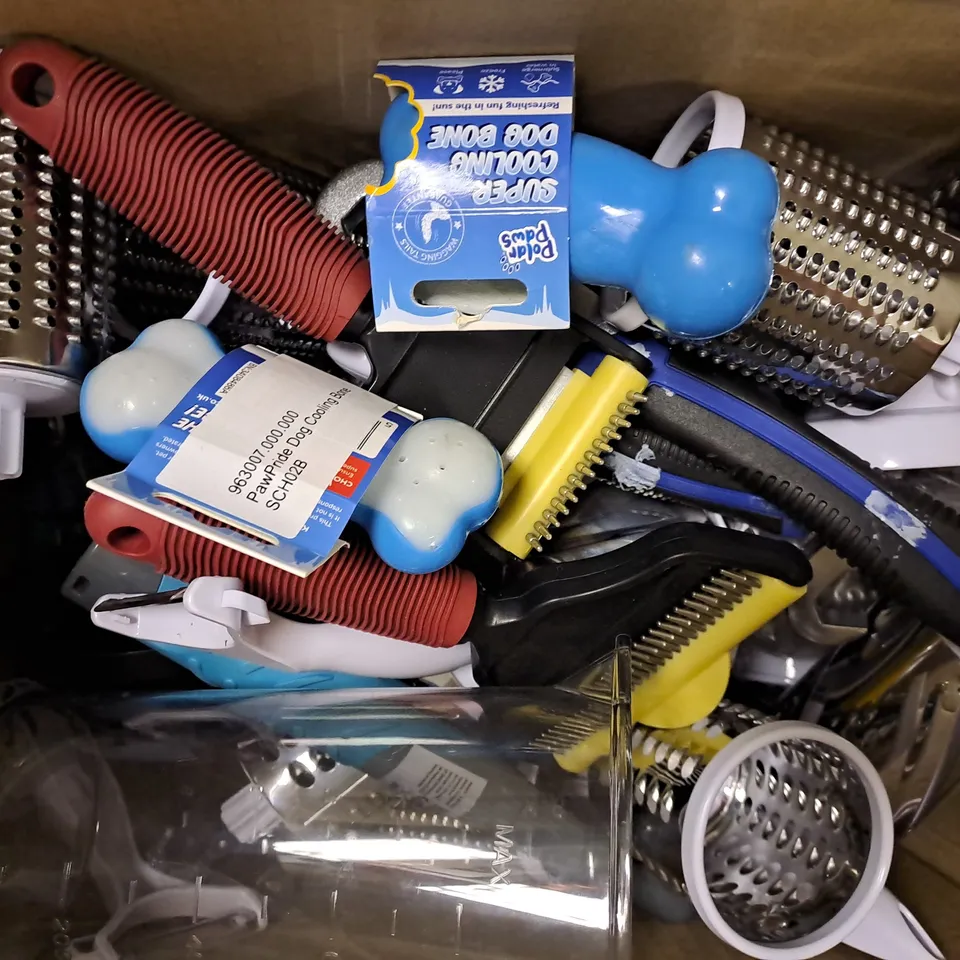 BOX OF APPROXIMATELY 15 ASSORTED HOUSEHOLD ITEMS TO INCLUDE SPARE COOKERY MACHINE PARTS, ETC